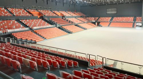 場(chǎng)館座椅的“骨骼”之謎：吹塑 vs 注塑，為何征途座椅選擇氣輔注塑？?